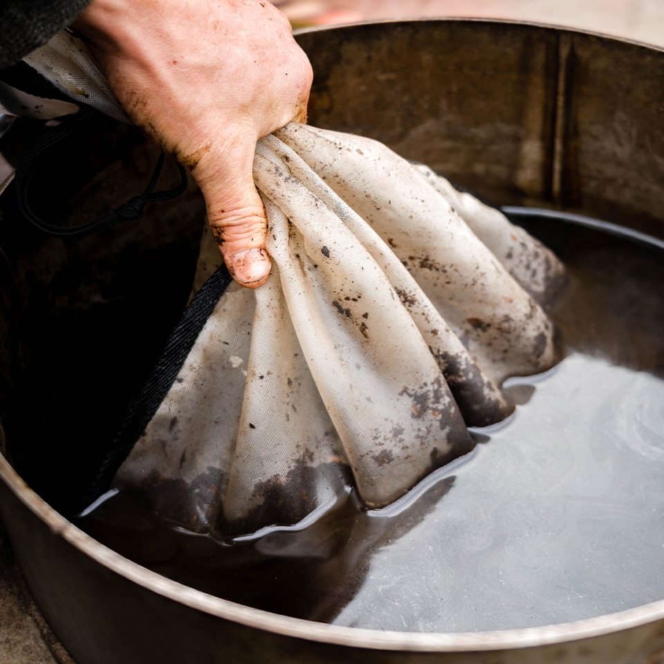 Compost tea bag for brewing organic fertilizer